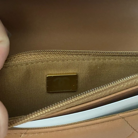 Chanel 19 WOC in caramel lambskin - Picture 3 of 8